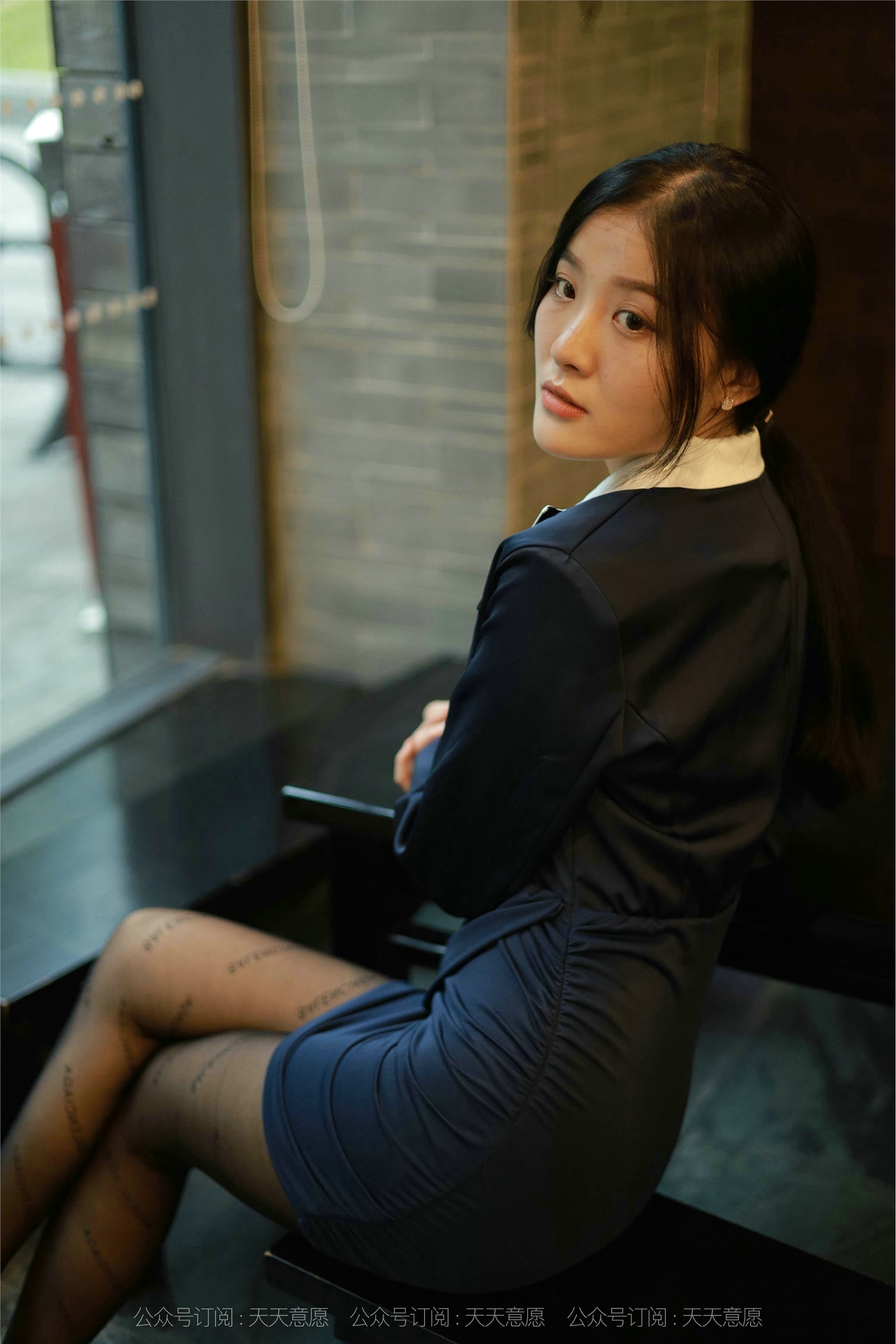 IESS异思趣向  2021.10.16 丝享家949：婉苹《OL姓感包臀裙》